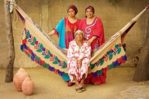 wayuu chinchorro with crafters